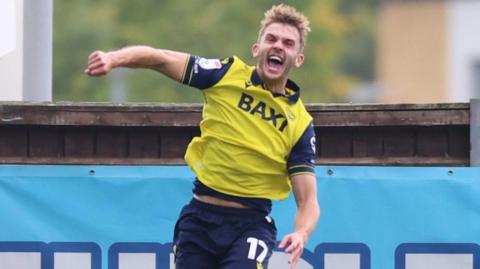 Stanley Mills scores for Oxford