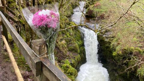 Floral tribute at Dollar Glen