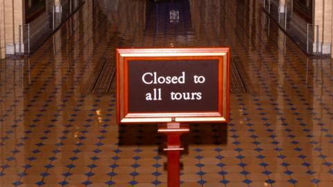 A sign in a US government building reads "closed to all tours"