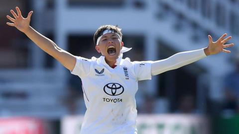 England's Issy Wong appeals for a wicket