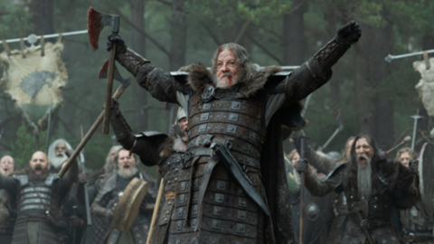 An army gets ready to fight in armour