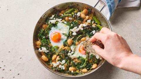 Green baked eggs with butter beans