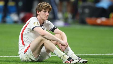 Anthony Gordon sat looking dejected