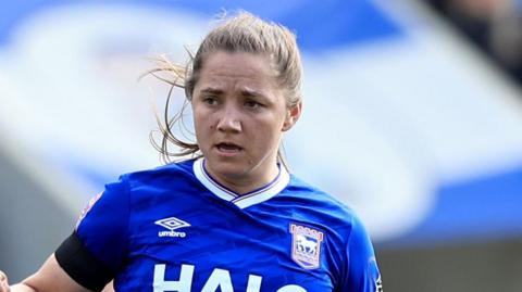 Kit Graham playing for Ipswich Women
