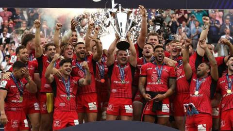 Toulouse celebrate their Champions Cup final win over Toulouse