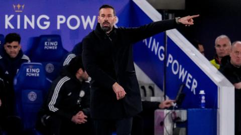 Ruud Van Nistelrooy gives instructions to his team. 