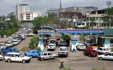 တက္ကစီတွေကို စက်သုံးဆီရောင်းချမယ့်စနစ်သစ် စစ်ကော်မရှင်ထပ်ပြောင်း