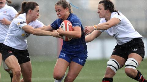 Robyn O'Connor attempts to get away from Ulster's Lauren Farrell McCabe and Brenda Barr at Kingspan Stadium