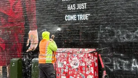 Mural de Alexander-Arnold vandalizado antes de su regreso a Anfield Mural de Alexander-Arnold vandalizado antes de su regreso a Anfield