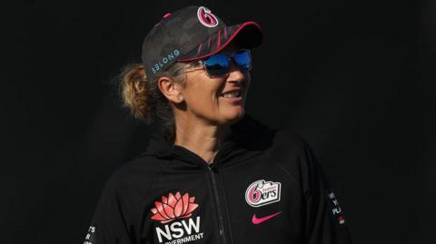 Charlotte Edwards coaching Sydney Sixers