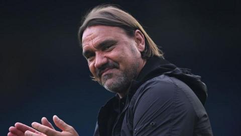 Leeds boss Daniel Farke applauds supporters