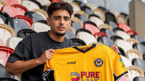 Matt Dibley-Dias signs for Newport County