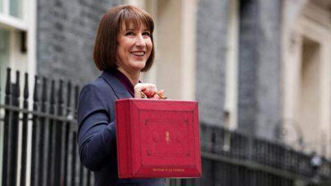 Rachel Reeves with red box