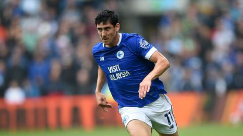 Cardiff City's Callum O'Dowda runs with the ball