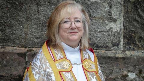 Manon Ceridwen James