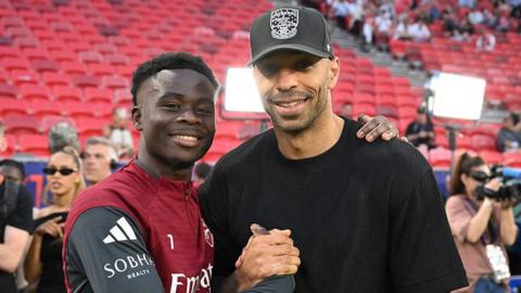 Bukayo Saka with Thierry Henry