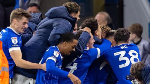 Cardiff celebrate 4-3 winner in 99th minute v Doncaster