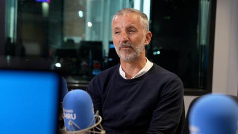 Yr Athro Richard Wyn Jones