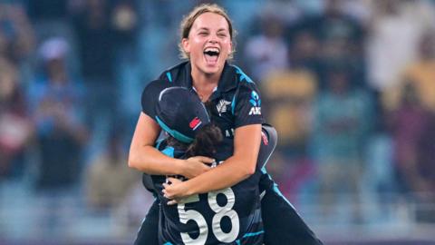 Eden Carson and New Zealand celebrate winning the World Cup