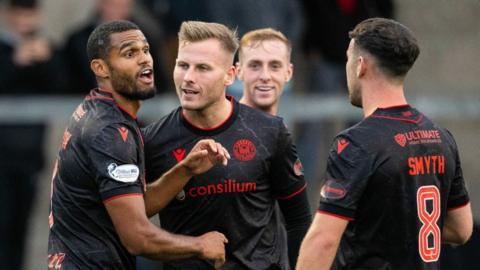 St Mirren won 2-1 at Station Park