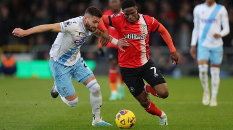 Chiedozie Ogbene runs with the ball for Luton Town