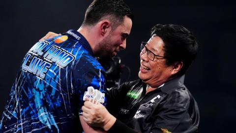 Luke Humphries hugs Paul Lim