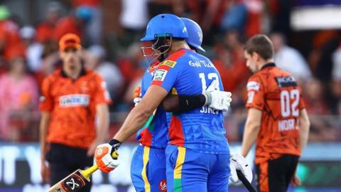 Kwena Maphaka and Evan Jones of Durban's Super Giants celebrate