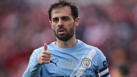 Bernardo Silva gives a thumbs-up sign during the Carabao Cup final