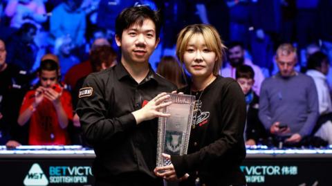 Lei Peifan holds the Stephen Hendry Trophy after his Scottish Open victory