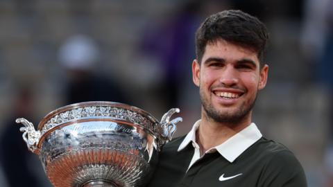 Carlos Alcaraz lifts the French Open trophy