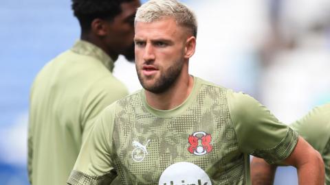 Brandon Cooper warming up for Leyton Orient