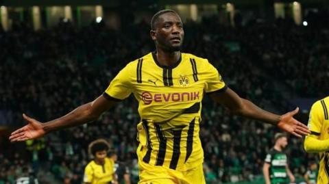 Serhou Guirassy holds out his arms