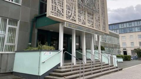 A picture of the front of Plymouth crown court. There is steps and railings around the building.