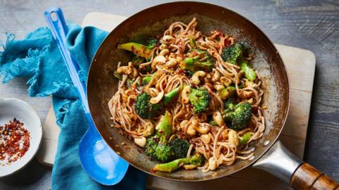 Honey broccoli noodles
