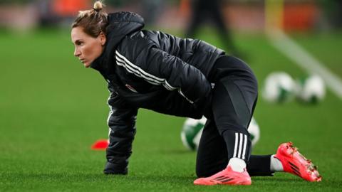 Jess Fishlock warms up