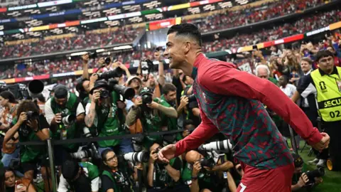 Ronaldo enters field