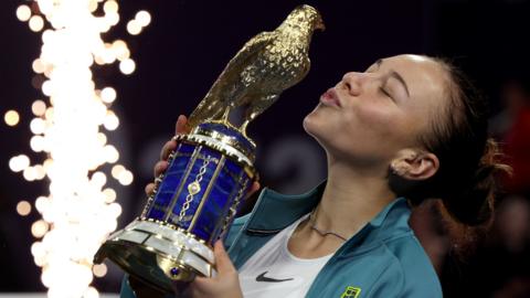 Amanda Anisimova poses with the Qatar Open trophy