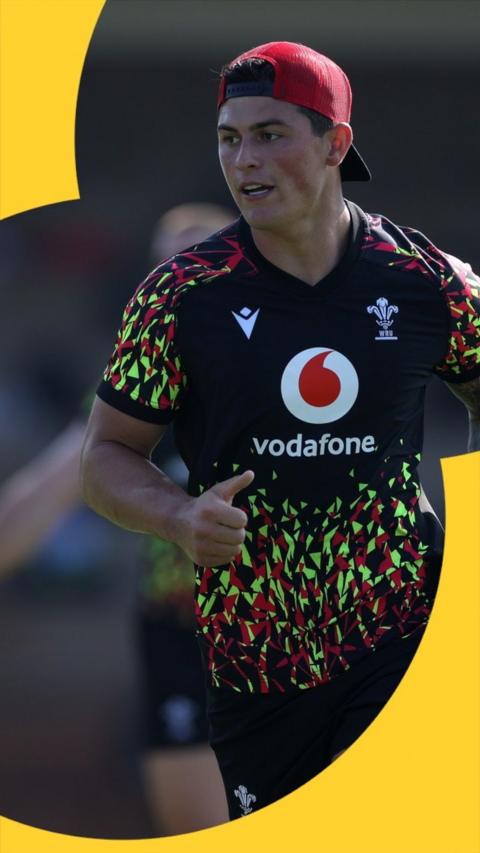 Louis Rees-Zammit in Wales training kit