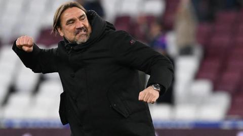 Daniel Farke punches the air
