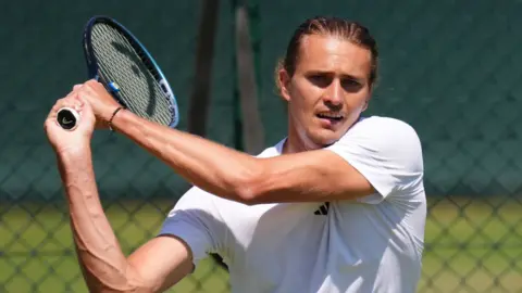 Sonay Kartal hits a forehand