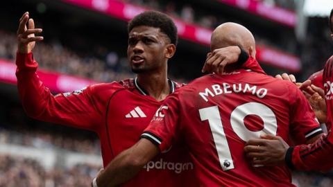 Amad Diallo celebrates with Bryan Mbuemo