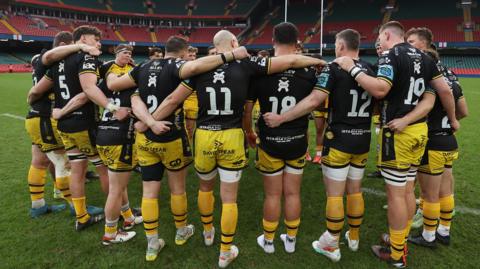 Dragons players in a huddle at Principality Stadium