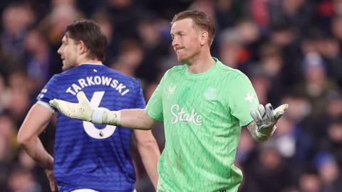 Jordan Pickford of Everton reacts