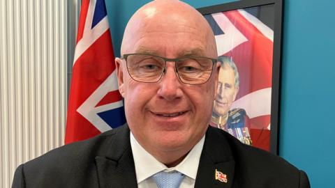 Man in front of Union Jack