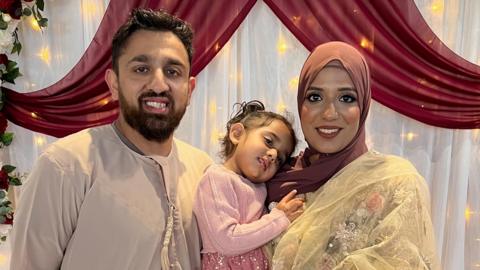 Akeel Nanabawa, Hannaa Vorajee a Sara