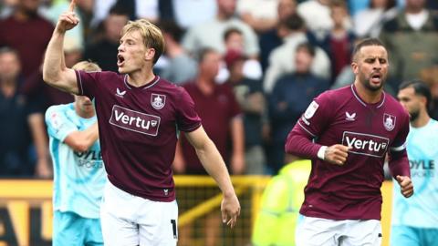 Zian Flemming celebrates scoring against West Ham
