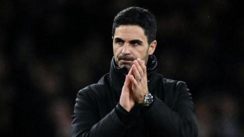 Arsenal boss Mikel Arteta claps