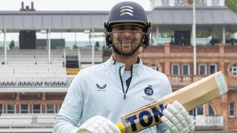 Leus du Plooy warming up at Lord's