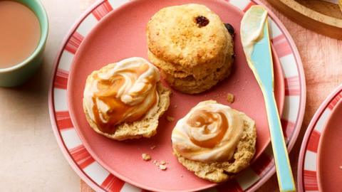 Scones with dulce de leche and a cup of tea
 