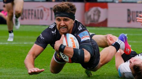 Henry Slade dives over for a try